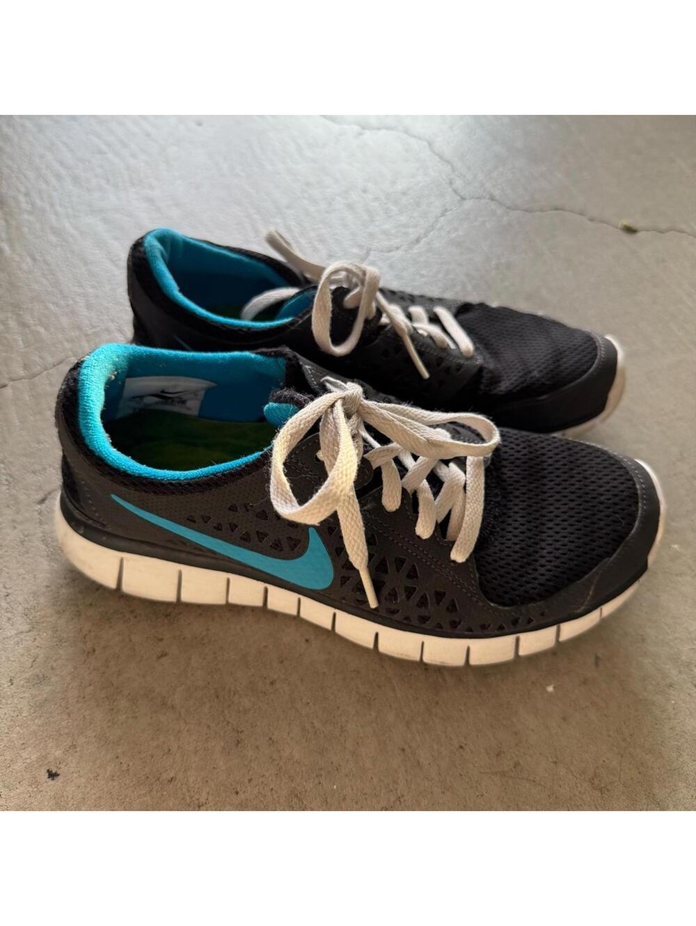 Nike / Womenβs Free Run 2010 / black grey blue